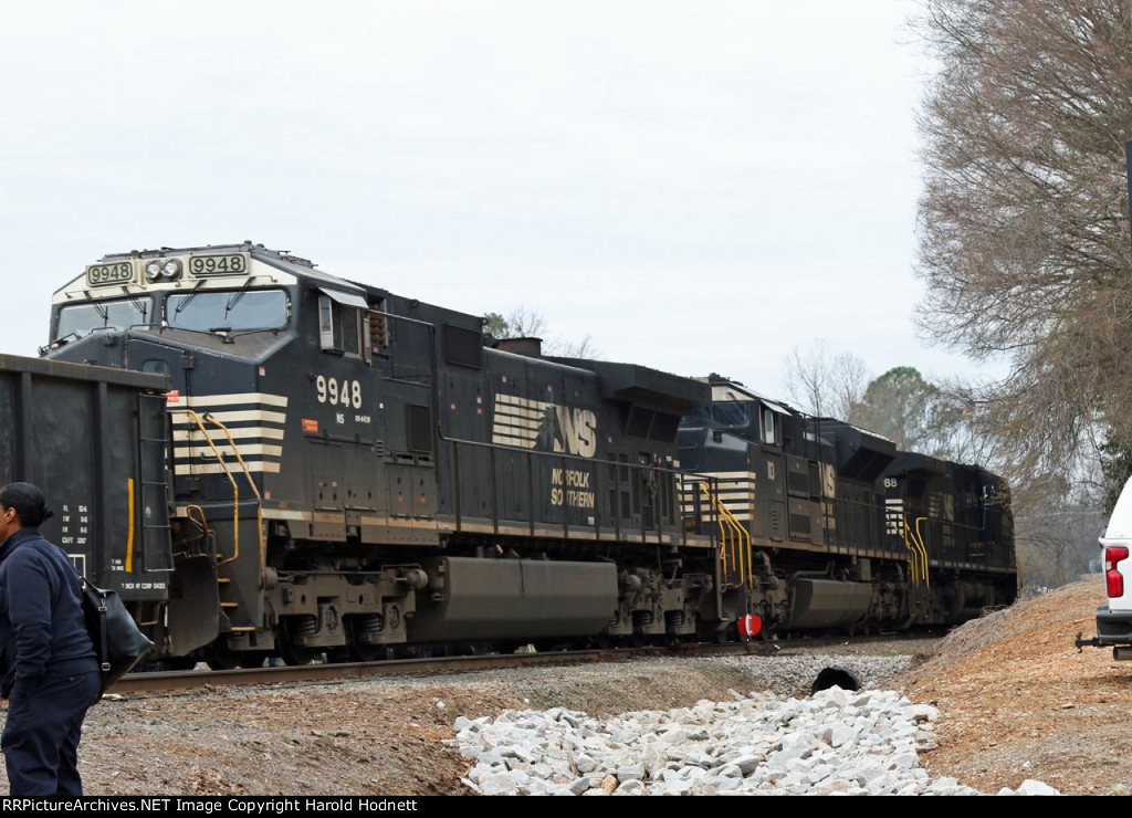 NS 9948 shoves with others in Glenwood Yard